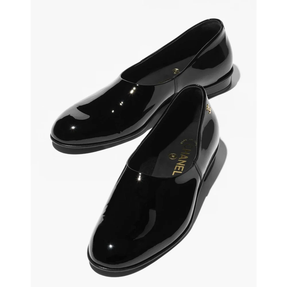 Chanel RUNWAY 25C Black Patent CC Logo Slip On Moccasin Ballet Loafer Flat 38c